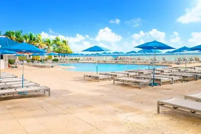 Image de Marco Polo Beach Resort on the Ocean on Collins Avenue! 3 Fantastic Units, Pool