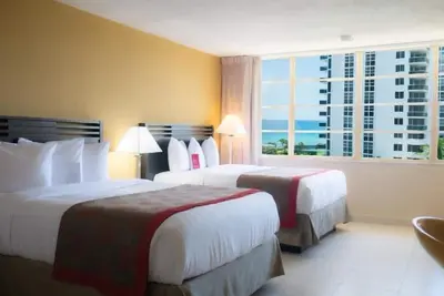 Image de Beachfront Escape! 4 Serene Units at Marco Polo Beach Resort, Pool
