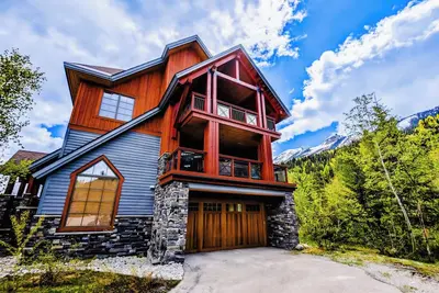 Image de Ridgeview Chalet: 4-bedroom mountain townhouse at Kicking Horse Mountain Resort