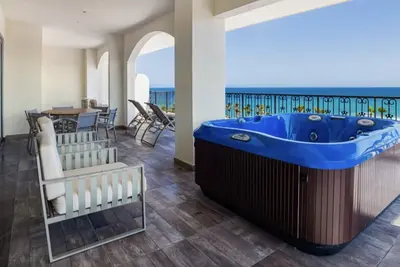 Image de 2 Bedroom Waterfront Suite In Villa La Valencia -other size suite also available