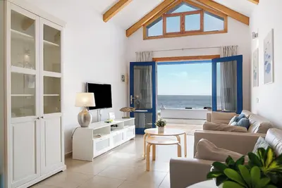 Image de Maison de vacances La Mariana avec vue directe sur la mer, Wifi, terrasse et barbeque.