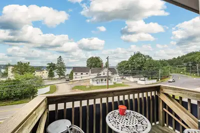 Image de Spacious Lake View Laconia Apt Near Weirs Beach\\  Pool  \\ Restaurants