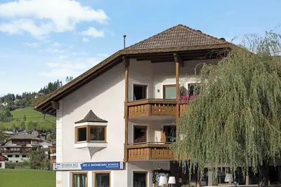 Image de Appartement \"Rosalpina 4\" au milieu de la station de ski avec vue montagne, Wi-Fi et balcon