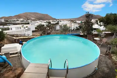 Image de Maison de vacances Casa Caldereta avec vue sur les montagnes, piscine, Wi-Fi et terrasse