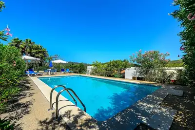 Villa \"Can Joan den Coves\" avec vue montagne, piscine et Wi-Fi
