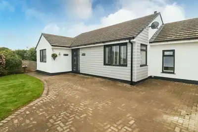 Bwthyn Eirlys (Snowdrop Cottage), family friendly in Cemaes Bay