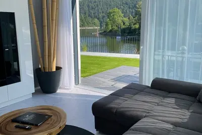 Image de Apartments -Saaldorf Wg 2, terrace and view of the reservoir