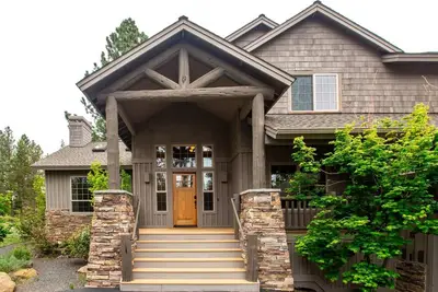 Image de Beautiful, Large Home with Rec Passes, Ping Pong, A/C, Hot Tub, Tokatee 14