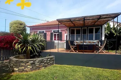 Image de Charming three bedroom cottage with a pretty garden and free private parking