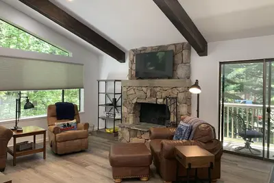 Image de Lakeshore - Bright, Roomy and Updated