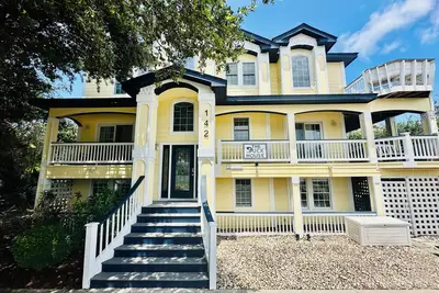 Image de The Duck House: 300 ft to Beach, Private Pool, Hot Tub, Comm. Fitness Ctr