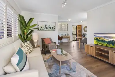 Image de Cosy Unit with Parking near New Farm Park & River