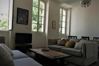 Image de Appartement T3 calme et lumineux en hyper centre Ă Marseille