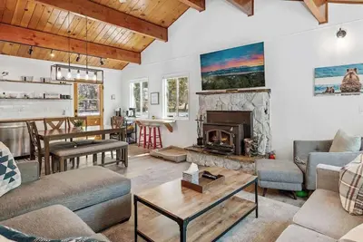 Image de Bear Family Den • Game Room • Fenced • Rv Parking