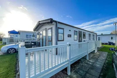 Beautiful caravan with free WiFi at Broadland Sands Holiday Park ref 20292bs