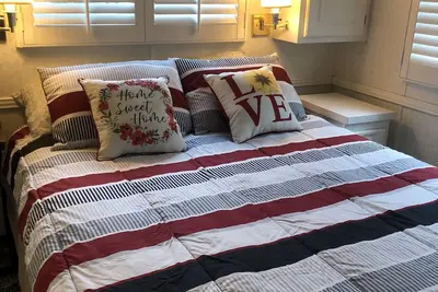 5 miles from Disney & Universal!