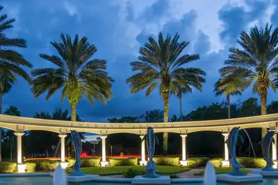 Luxury 6bd lake view