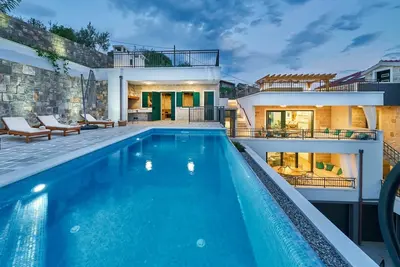 Image de Maison de vacances privée avec climatisation, piscine privée, bain à remous, Wifi, Tv, terrasse