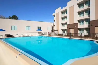 Image de Capital City Escape! Free Parking, On-site Pool, Pet-Friendly!