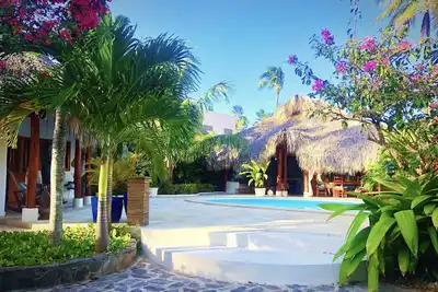 Image de Villa Saralena: Private tropical oasis. Only 50 meters from best beach in town!