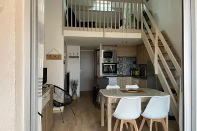 Appartement T2 Duplex tout confort 150 m plage de la Corniche