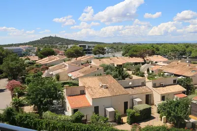 Image de Charmant 2 pièces climatisé avec terrasse et parking privé, proche plage, à Agde