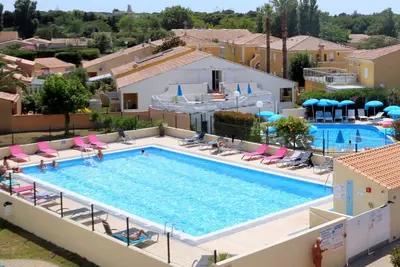 Image de Studio climatisé avec piscine, terrasse et parking, proche du Port Ambonne à Agde