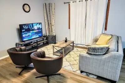 Image de Nice 5 Bdr \/ 3 Bath Home near Bwi Airport with Wifi, Beach, Parking, Ambiance