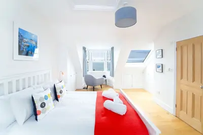 Image de Victoria House – Sleeps 8 - Parking - Sea Views - Outside Space
