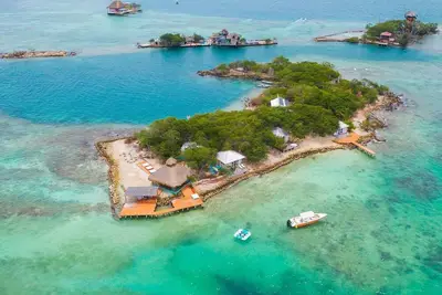 Car086 - Ile privée avec 4 chalets aux Iles du Rosaire