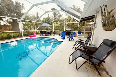 Image de Heated Pool! Sleep 12! Minutes to Beaches! 4 Bedrooms 3 Baths!