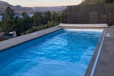 Image de Mid-Century Modern Home with Pool