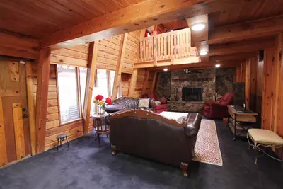 Image de Two Story Cabin in the City