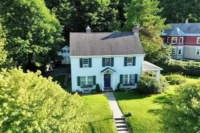 Image de Berkshire Mountain Escape: family retreat open now for fall color and skiing!