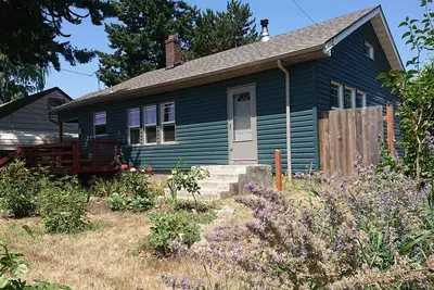 Image de Charming Historical Portland Home with a Huge Fenced Yard