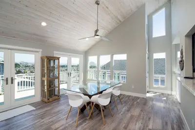 Image de Fully Remodeled Morro Bay Home with Sweeping Views