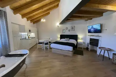 Image de Estudio de Vistas Privilegiadas a la Reserva de la Biosfera y Exquisita Decoración Ecléctica