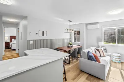 Image de B111- HotTub/KingBed/Ac/Free Parking/View/2br/Sleep8
