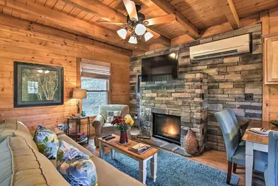 Image de Cozy Country Cabin w/Wrap Around Porch – 15 Mins to Asheville!