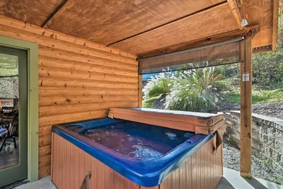 Image de Cozy Asheville-Area Cabin w/ Hot Tub & Fireplace!