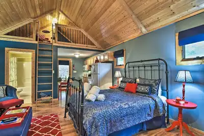 Image de Dog-Friendly Weaverville Cabin Hot Tub & Fireplace