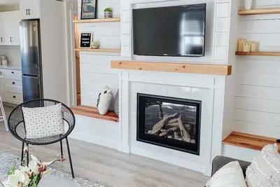 Image de Gibsons 1 Br garden suite, quiet, centrally located
