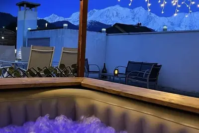 Image de Le petit paradis au pied du mont-blanc (jacuzzi & Air de Jeux privé)
