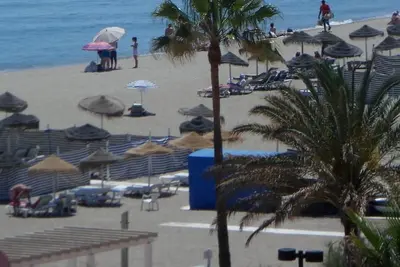Image de Beach Front Apt with Sea Views