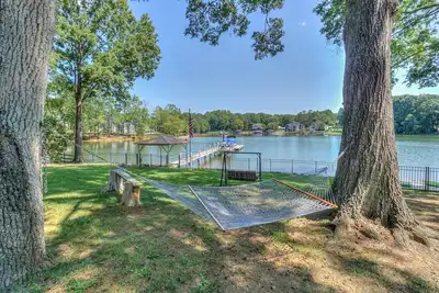Image de Lake Norman - Tranquility Cove - Beautiful Lakefront Apartment
