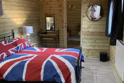 Image de The Knapsack <br>Is a unique wooden cabin in the stunning Frome Valley walk way <br>