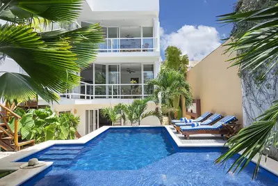 Image de Our perfect Villa 5 bedrooms + 7 beds + 5 baths + 3 kitchens & pool up to 13 ppl