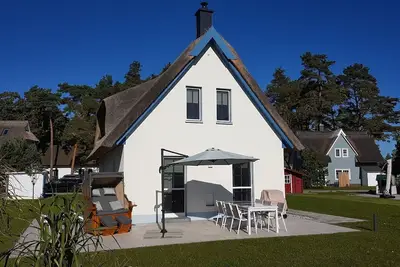 Image de \"Käptn 9a\" thatched-roof villa with 105 sqm, sauna, fireplace, beach chair, double parking space