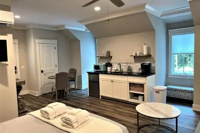 Image de 50 Stock Farm Rd - Charming Old Town Bluffton