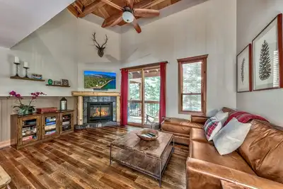 Image de Book Your Lake Tahoe Vacation at The Treehouse in Northstar!